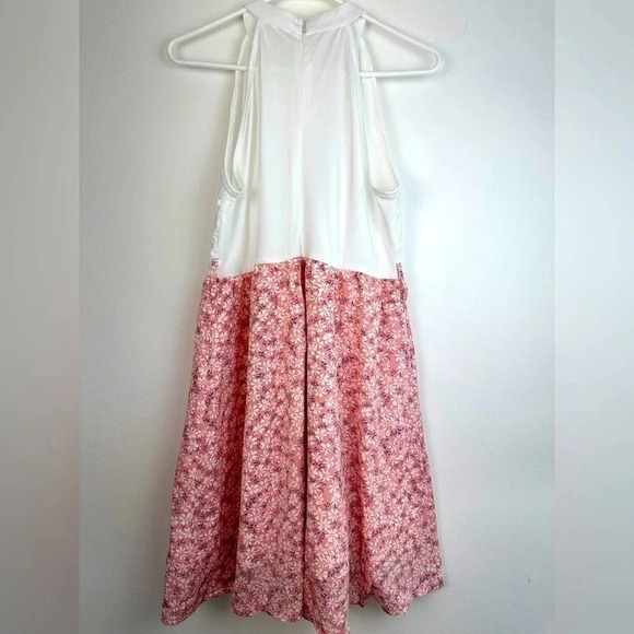 Ditsy Floral Print Guipure Lace Halter Dress - Picture 4 of 6